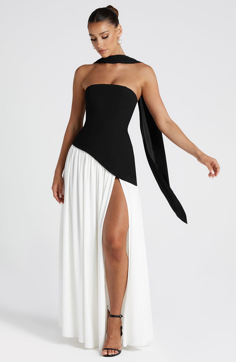 Vestido Longo Sem Alças Elegante