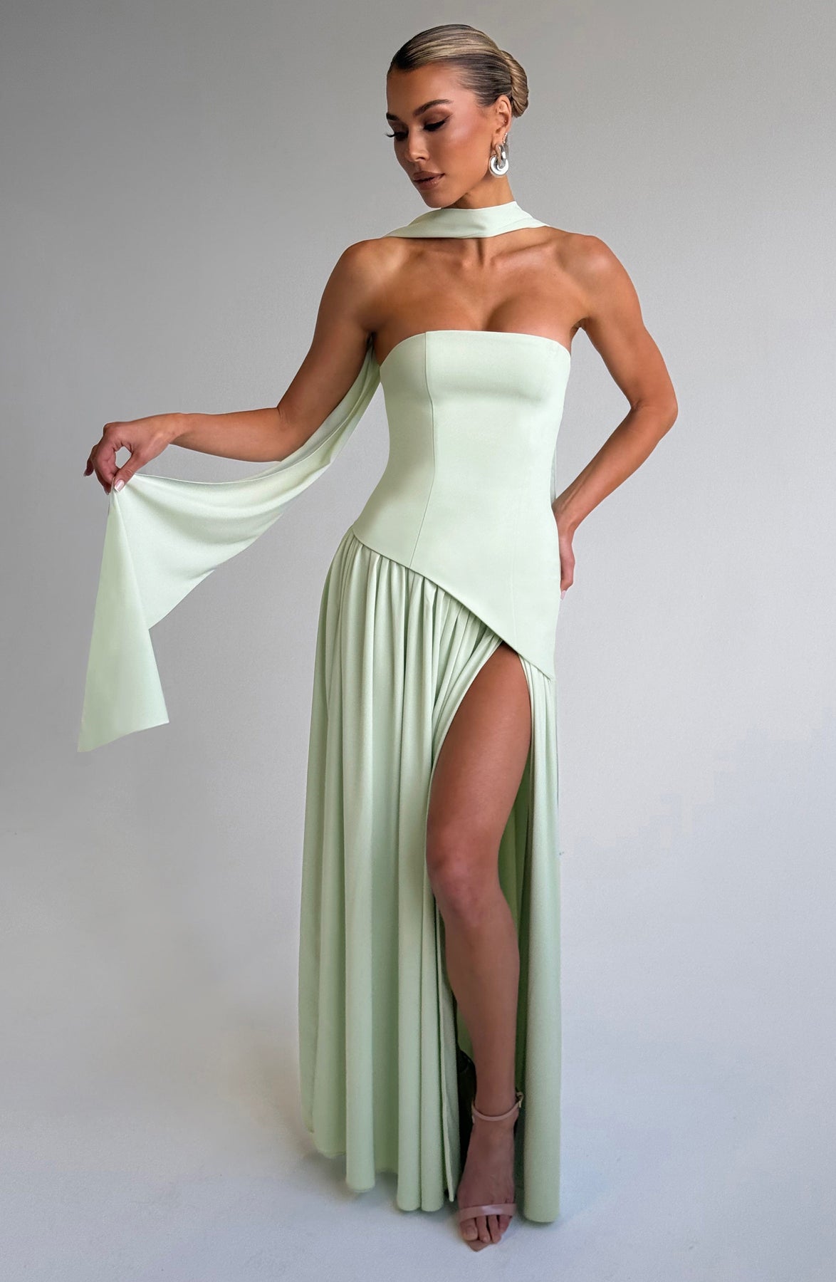 Vestido Longo Sem Alças Elegante