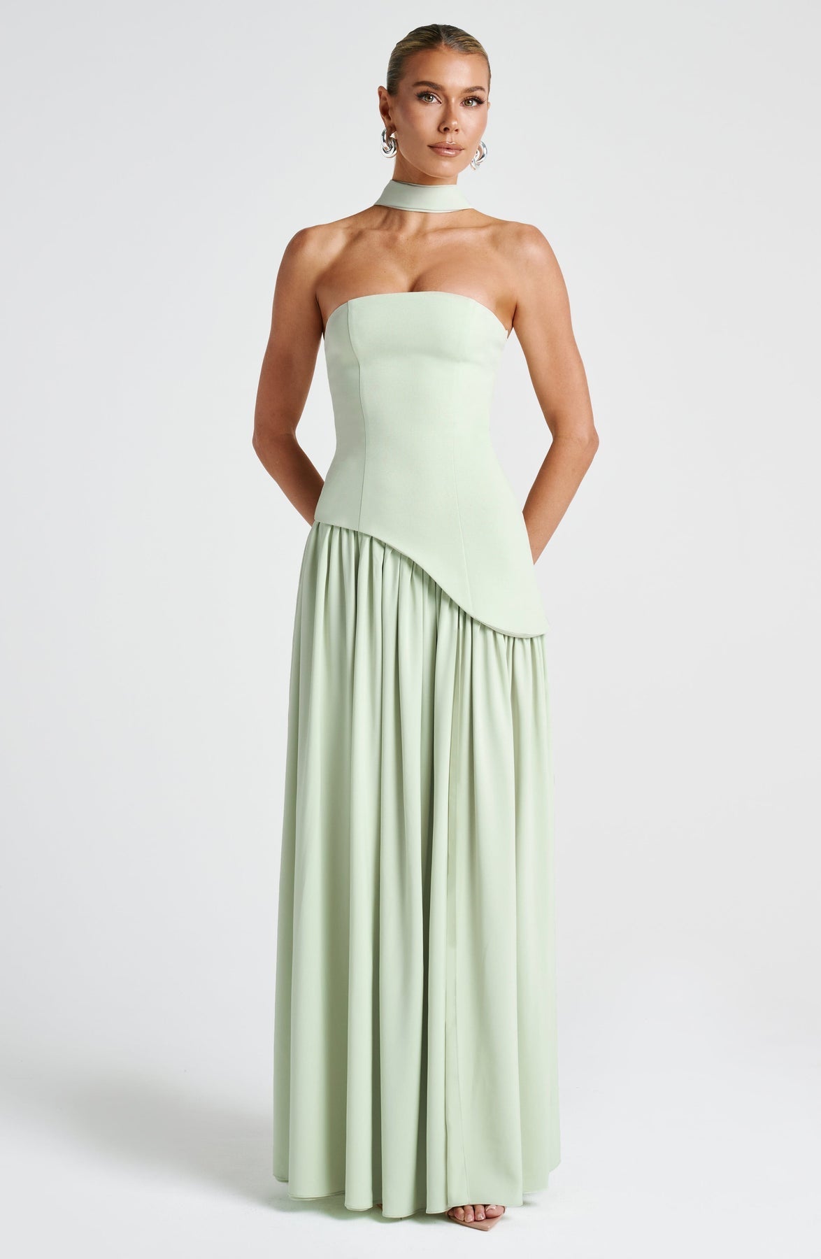 Vestido Longo Sem Alças Elegante