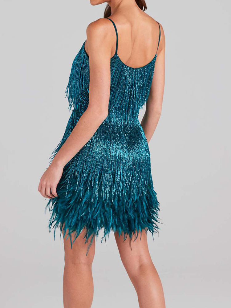 Vestido de Paetê Com Franjas e Plumas