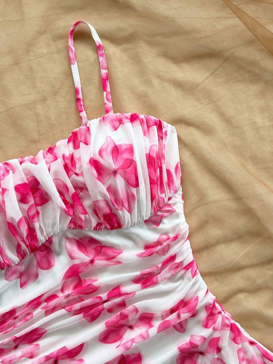 Vestido Mini Feminino Boho em Malha com Estampa Floral Rosa Chiclete