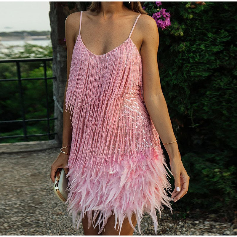 Vestido de Paetê Com Franjas e Plumas