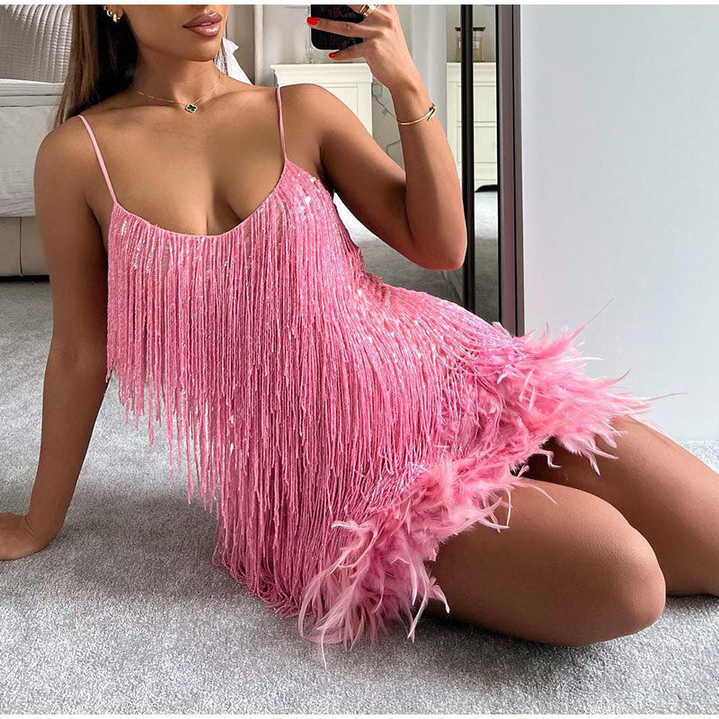Vestido de Paetê Com Franjas e Plumas