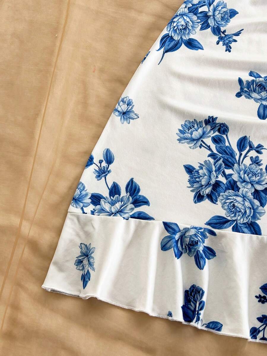 Vestido Mini Feminino Floral Evasê com Alça de Fivela Azul e Branco