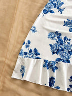 Vestido Mini Feminino Floral Evasê com Alça de Fivela Azul e Branco