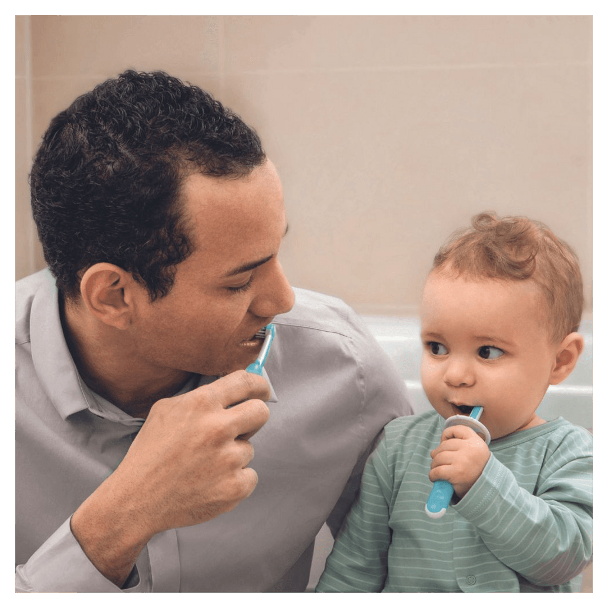 Escova Dental Infantil MAM Baby's Brush +6 meses Azul 1 Unidade — imagem 4 | Farmácia Resyla