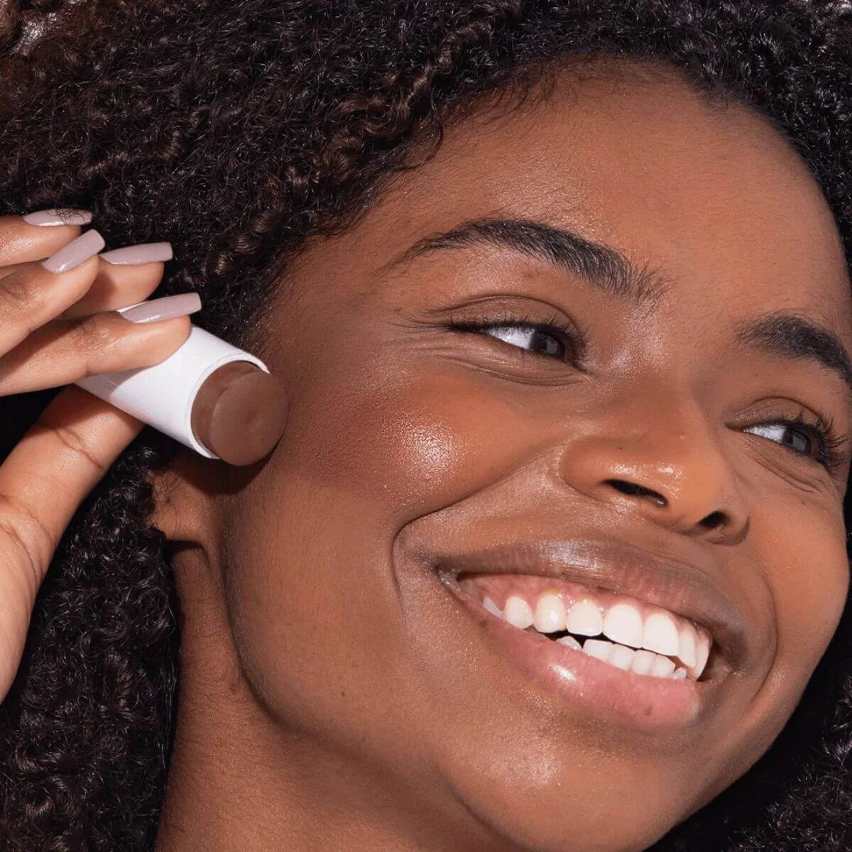 PROTETOR SOLAR FACIAL EM BASTÃO OLLIE FPS95 COR 60 15G — imagem 3 | Farmácia Resyla
