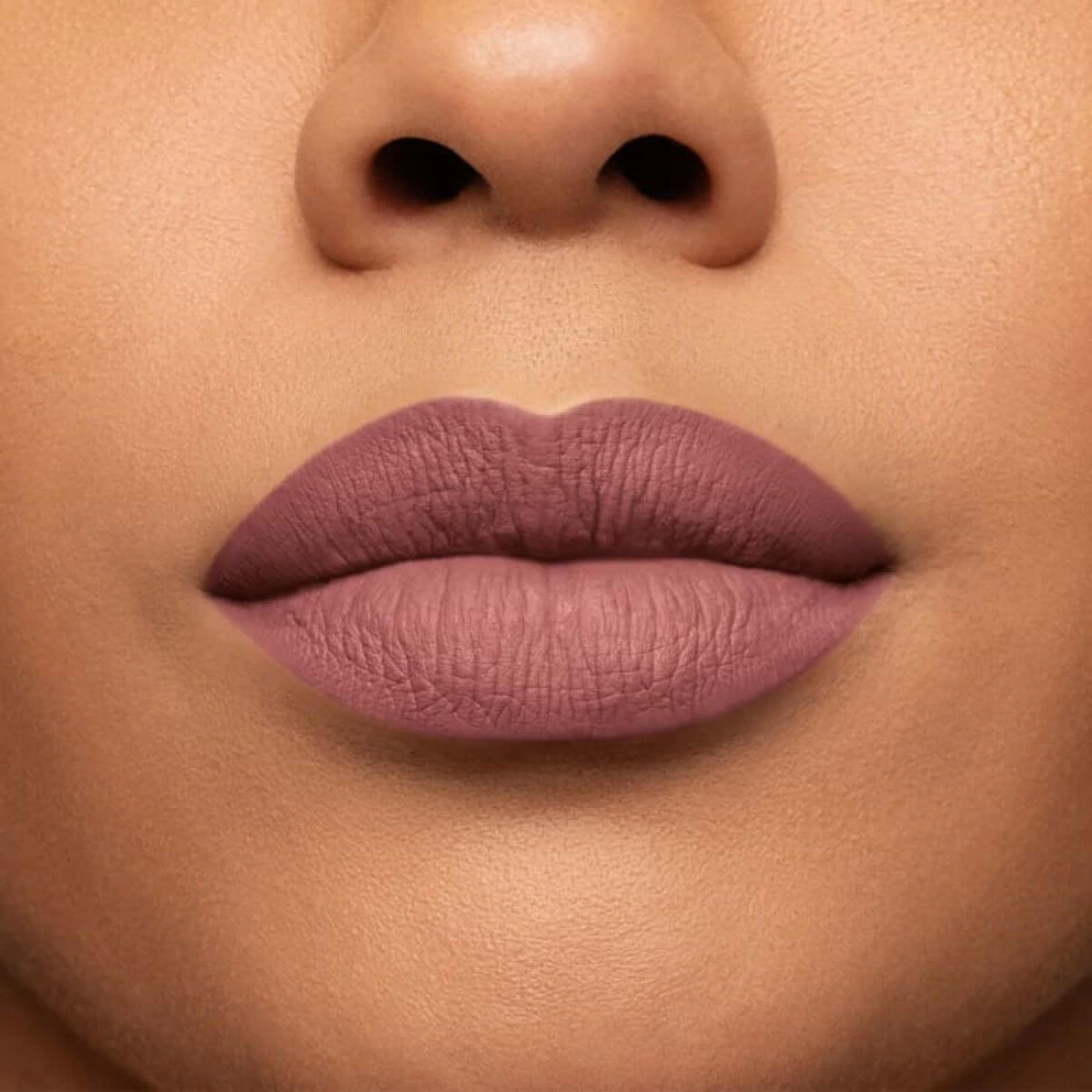 BATOM LÍQUIDO SKINNY MATTE NIINA SECRETS COR MALVA CAMELIA — imagem 4 | Farmácia Resyla