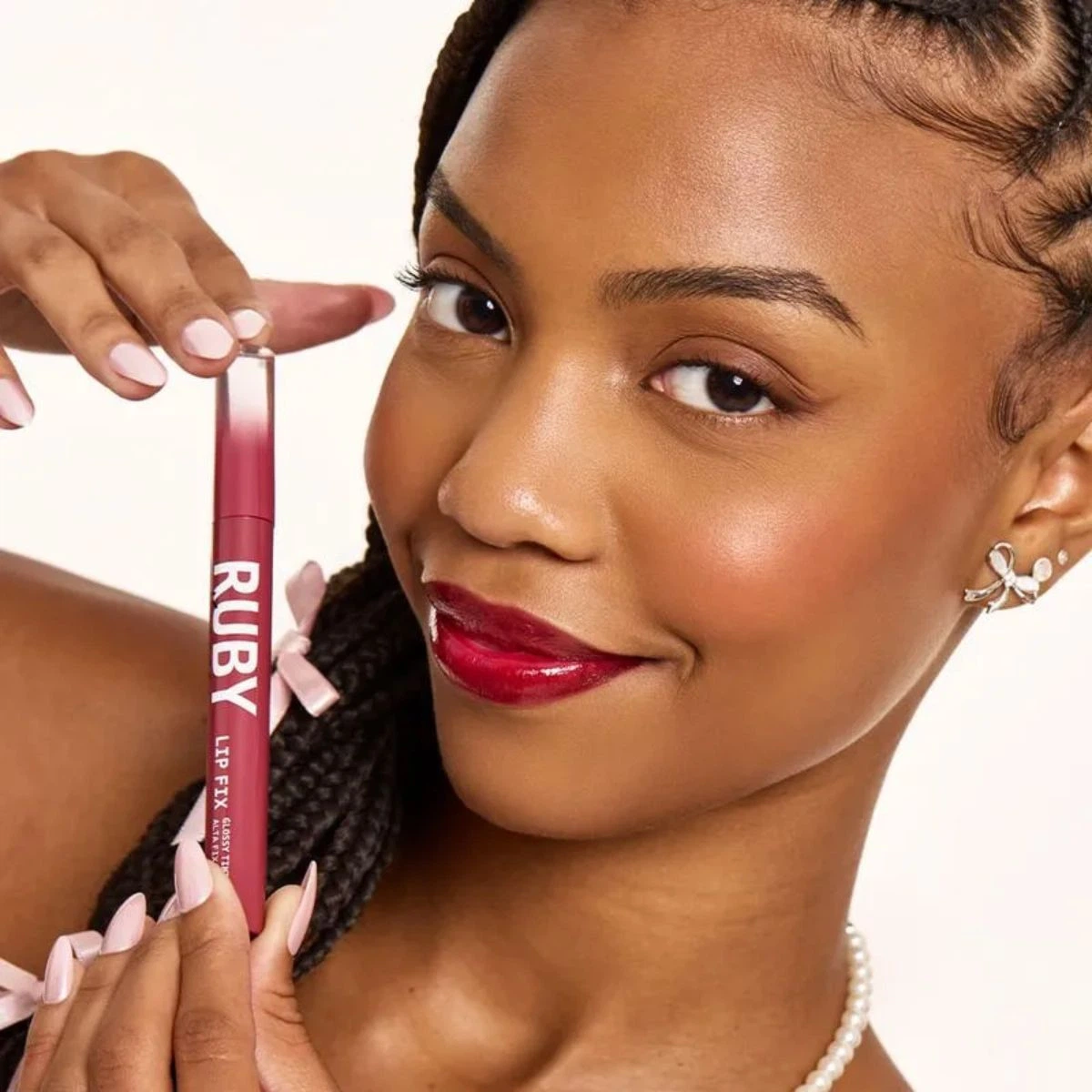LIP FIX TINT GLOSSY KISS BERRY CHARM — imagem 3 | Farmácia Resyla
