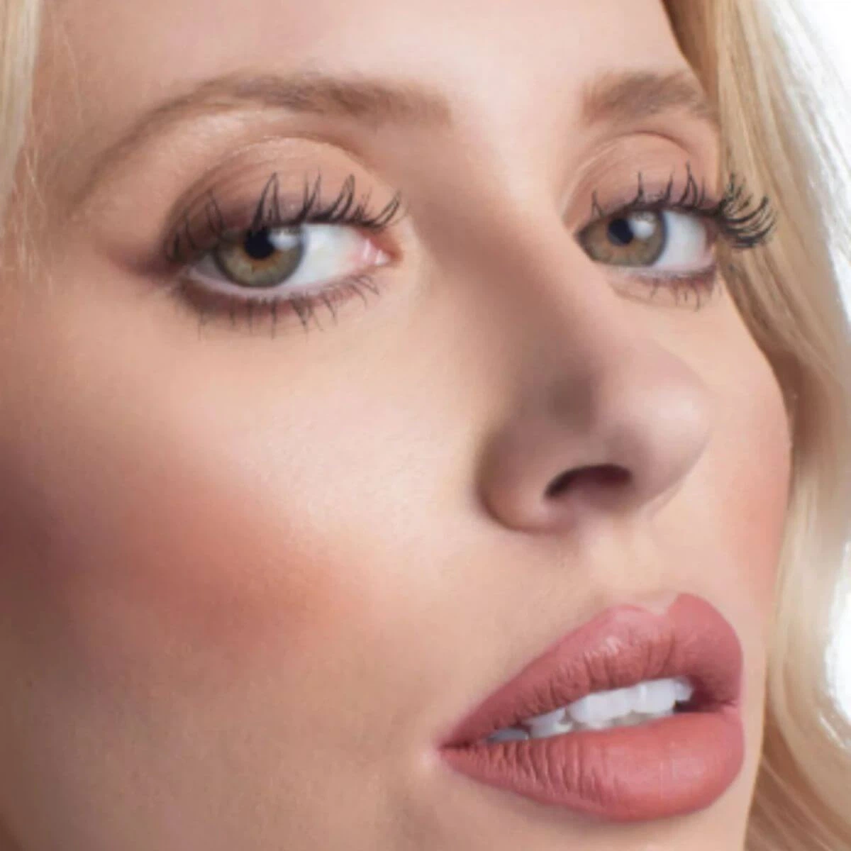 MÁSCARA PARA CILIOS KV MAKEUP VOLUME IMPRESSIVE EYES 8G — imagem 4 | Farmácia Resyla